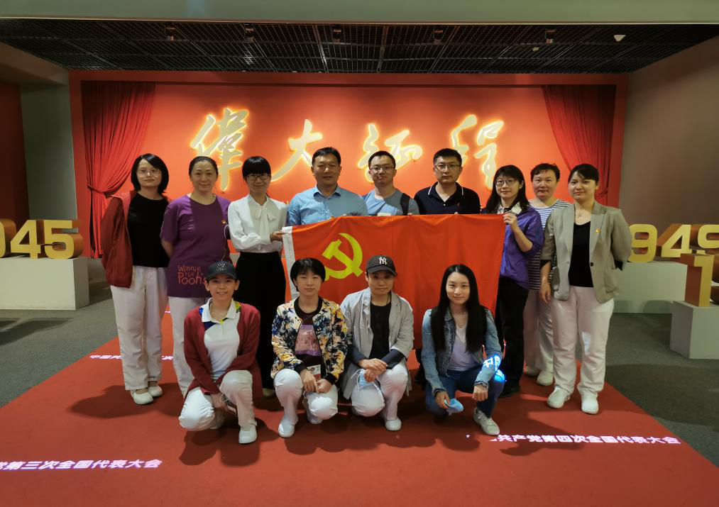 内科一支部以“回首伟大征程，做时代新青年”为主题，赴首都博物馆参观学习《伟大征程——庆祝中国共产党成立100周年特展》