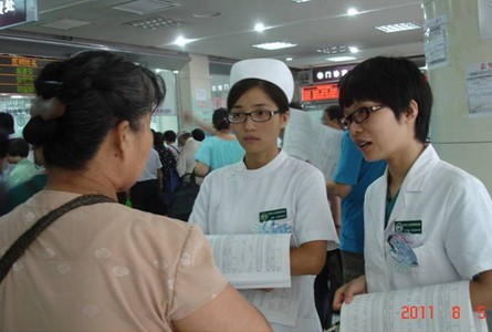 我院开展“创优质护理服务 促科学健康生活”系列志愿者活动